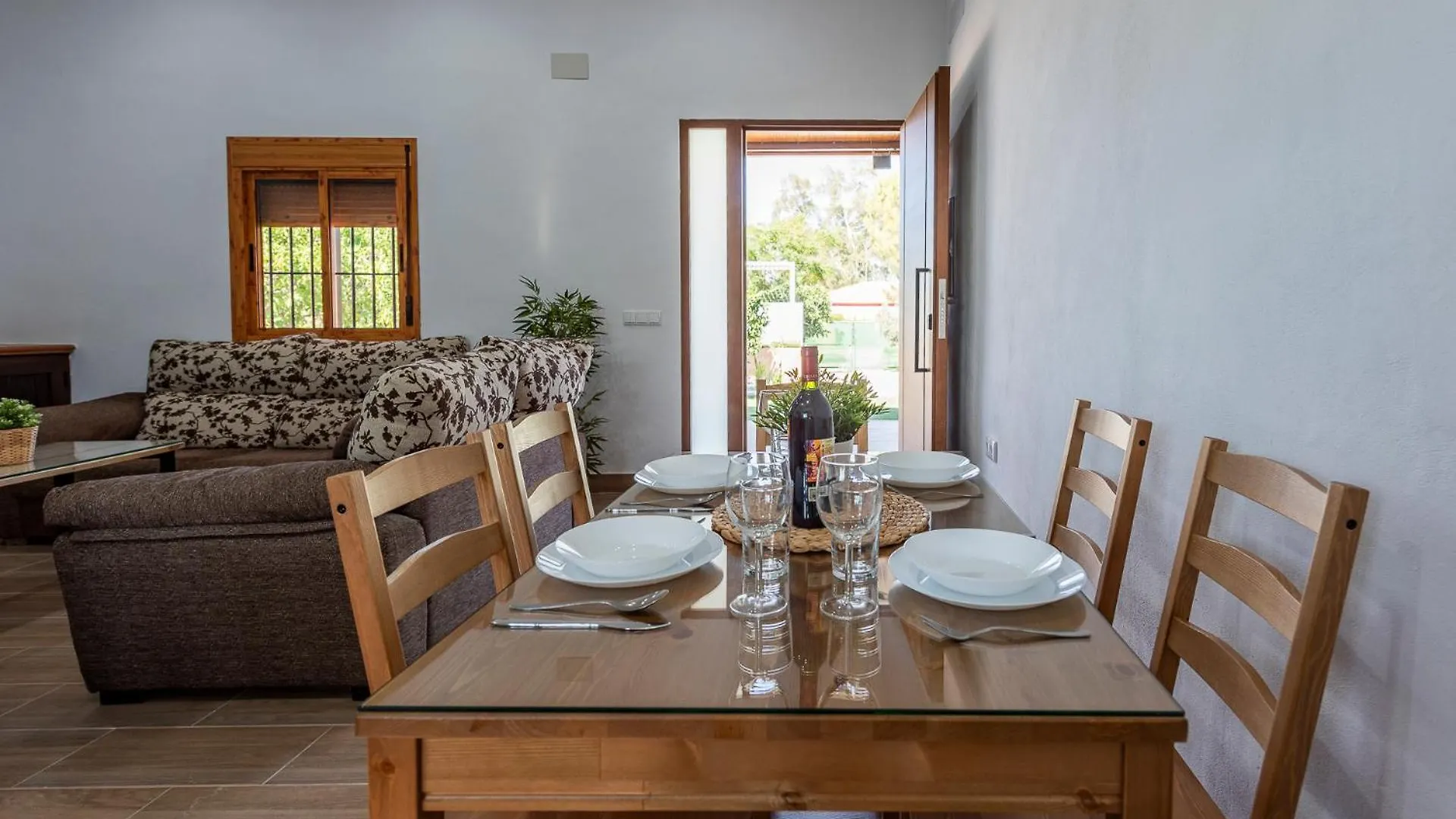 Casa Rural Adalid La Puebla de Cazalla Feriehus
