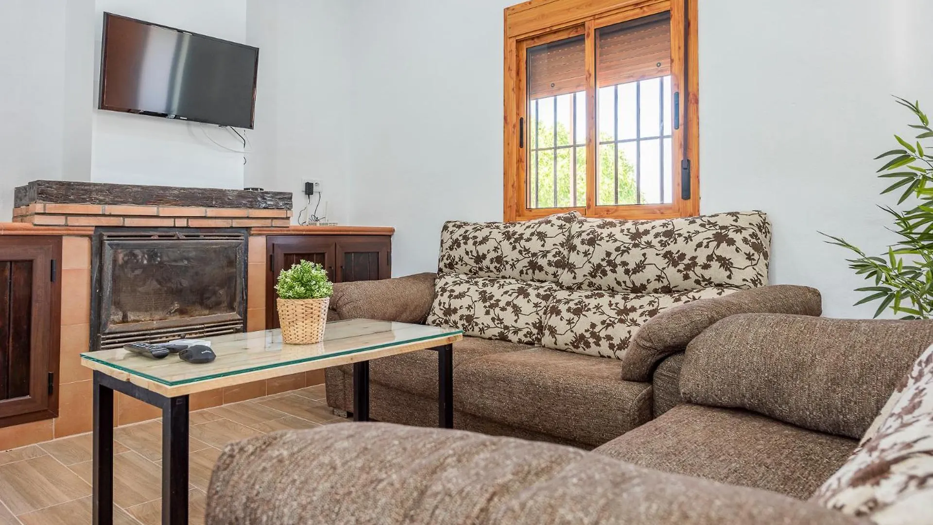 Casa Rural Adalid La Puebla de Cazalla Feriehus